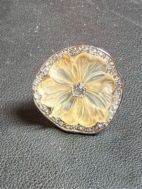 90s Kenneth Jay Lane KJL Lucite 3D Flower Rhinestone Halo Cocktail Ring Size 7